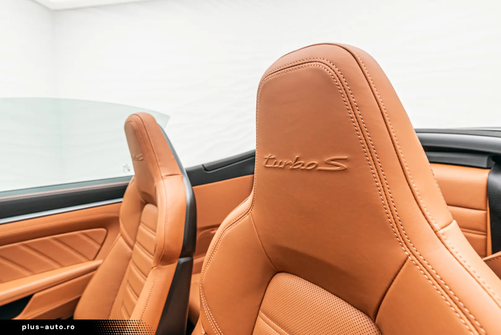 Porsche 992 911 Turbo S Cabriolet Lift Carbon Burmester