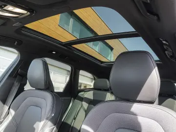 VOLVO XC60 T6 AWD Black Edition Plus Plug-in Hybrid HU