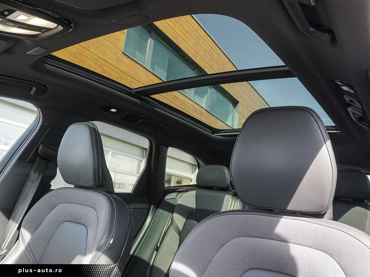 VOLVO XC60 T6 AWD Black Edition Plus Plug-in Hybrid HU