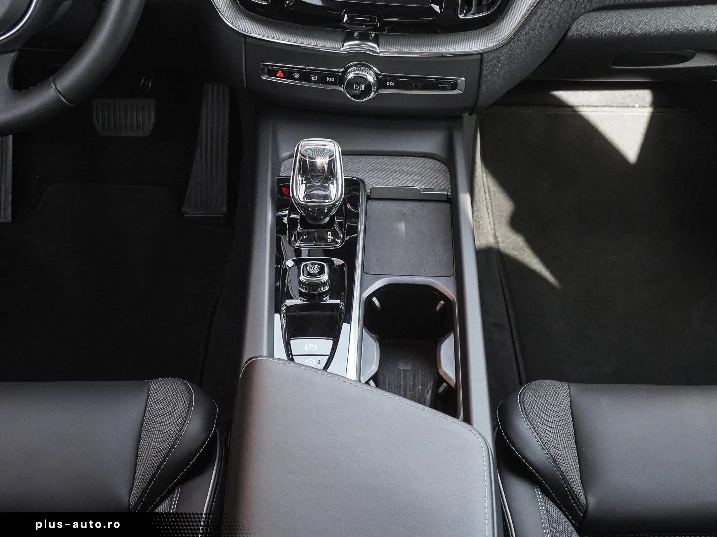 VOLVO XC60 T6 AWD Black Edition Plus Plug-in Hybrid HU