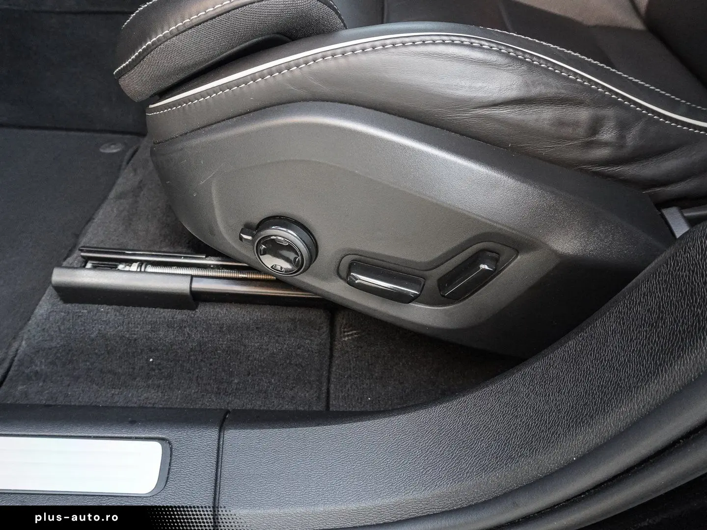 VOLVO XC60 T6 AWD Black Edition Plus Plug-in Hybrid HU