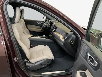 VOLVO XC60 T6 AWD Plug-in Hybrid Plus-Bright Neues-Mod