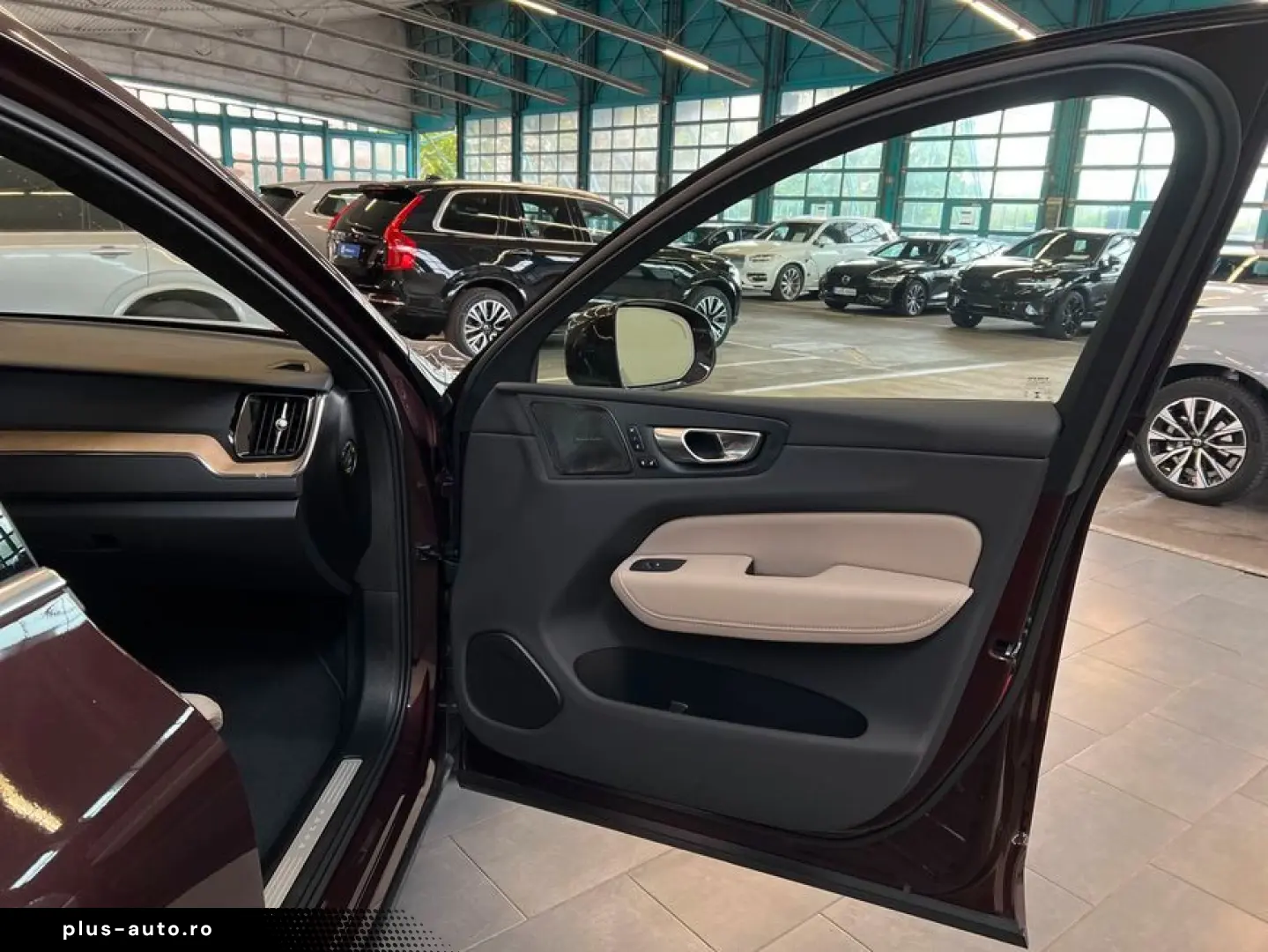 VOLVO XC60 T6 AWD Plug-in Hybrid Plus-Bright Neues-Mod
