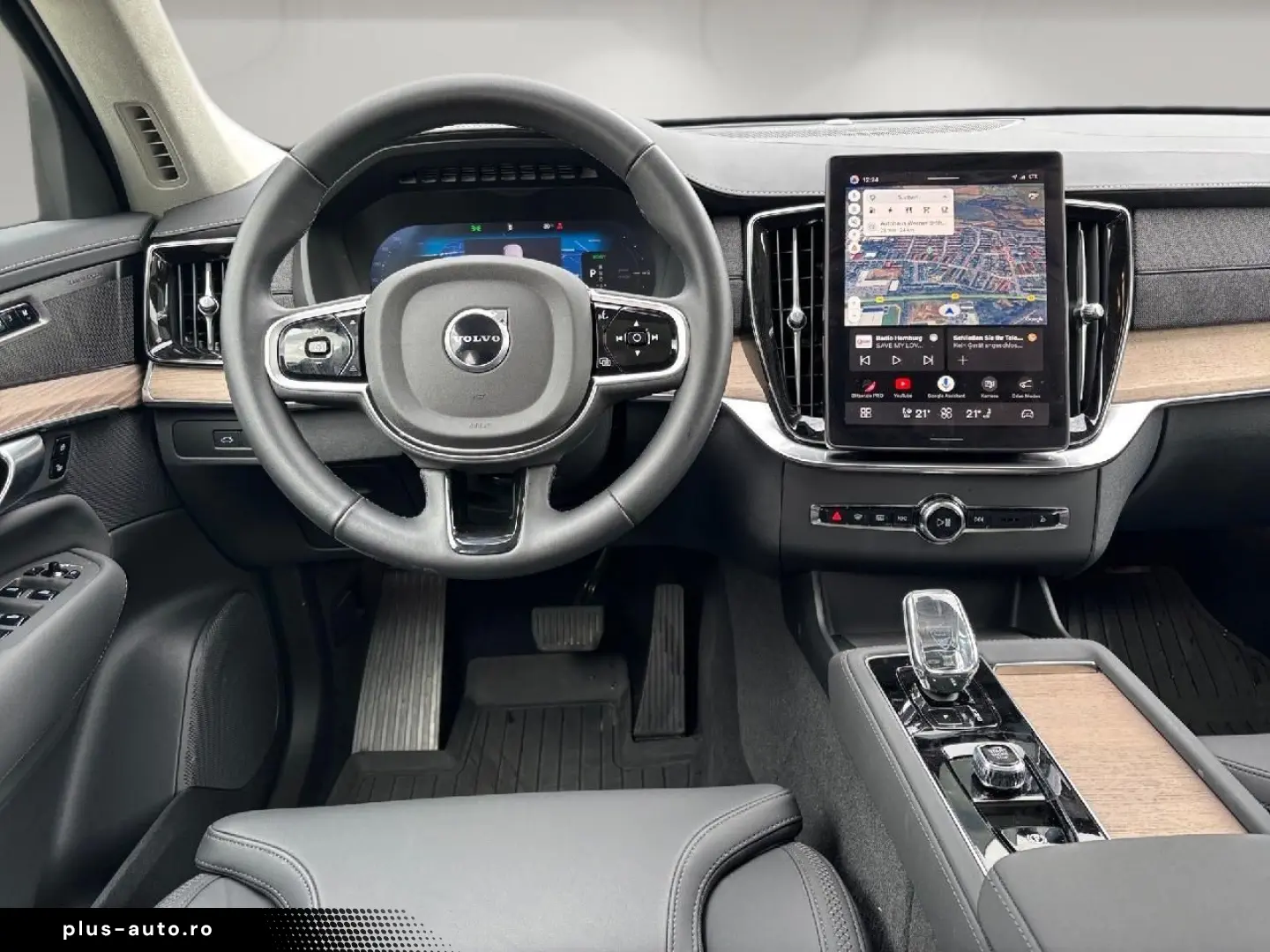 VOLVO XC90 T8 AWD Ultra Dark Plug-In Hybrid