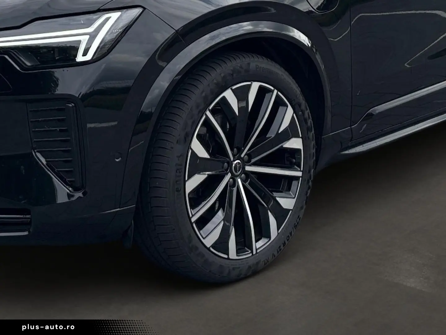 VOLVO XC90 T8 AWD Ultra Dark Plug-In Hybrid