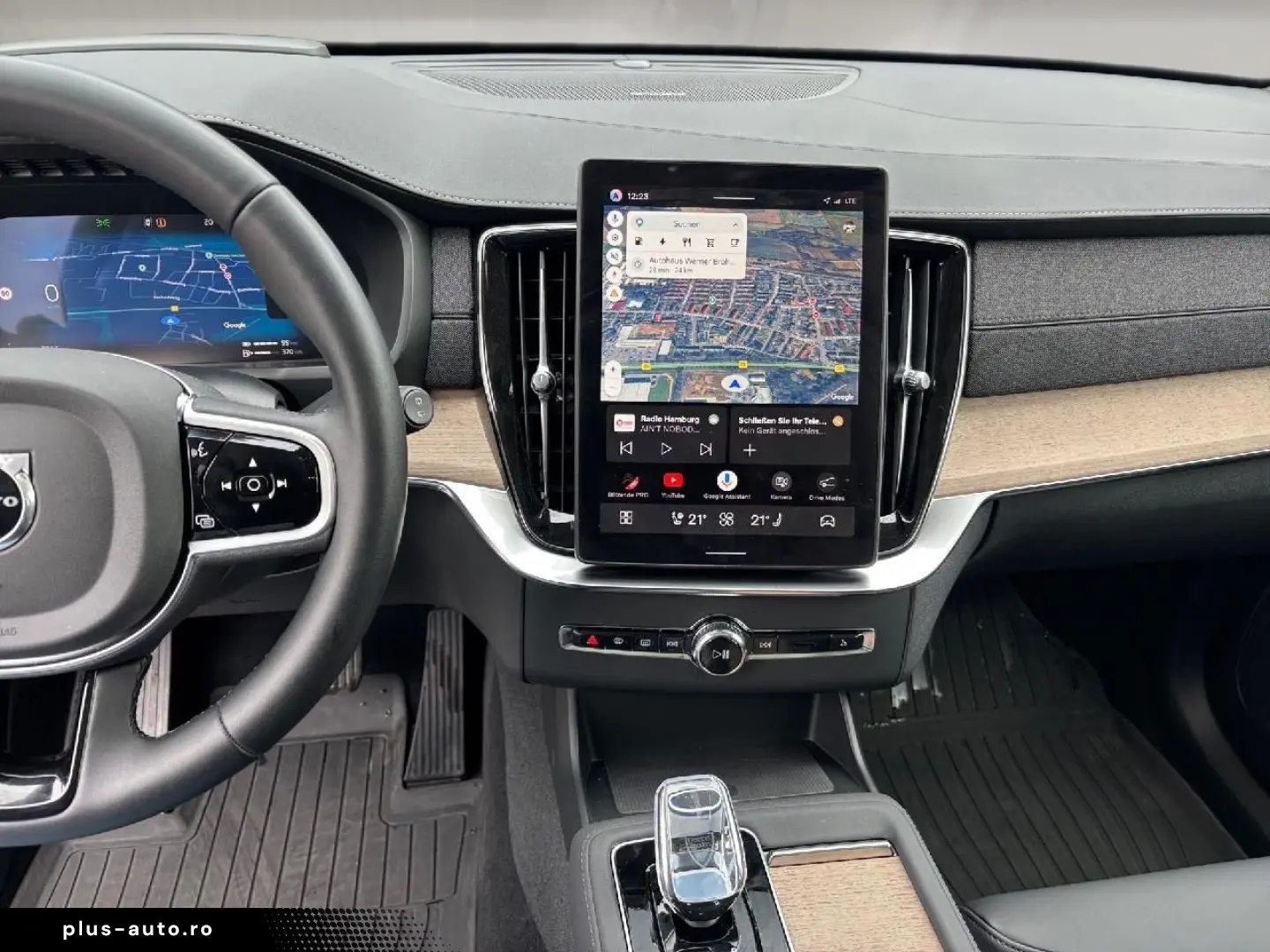 VOLVO XC90 T8 AWD Ultra Dark Plug-In Hybrid