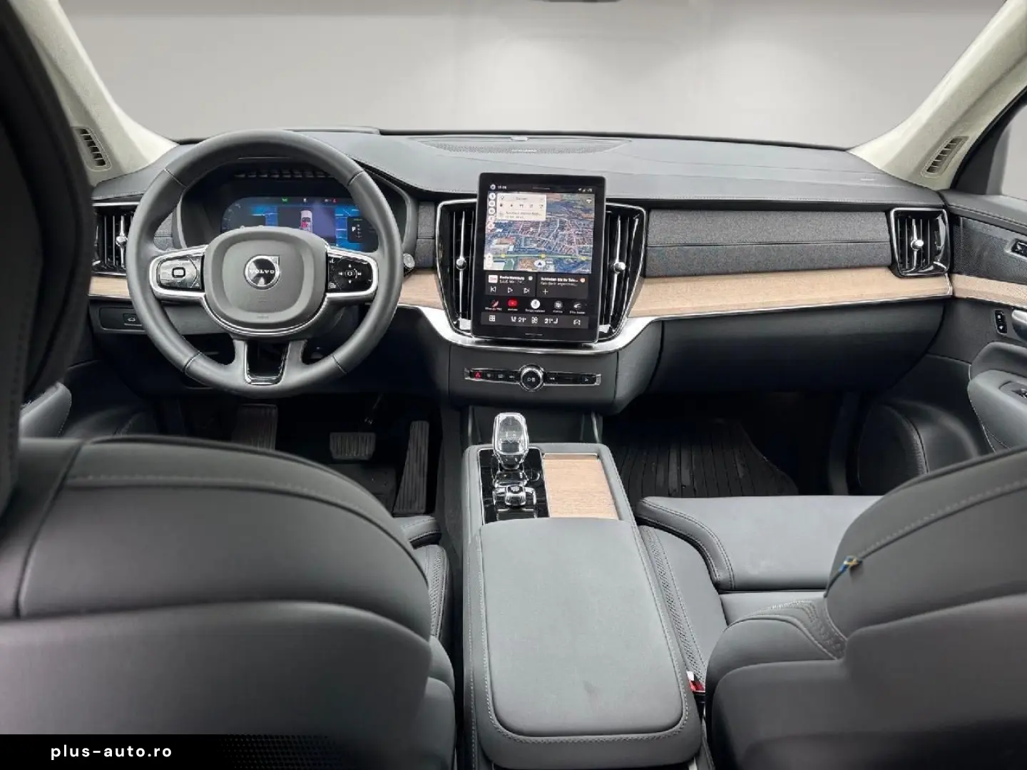 VOLVO XC90 T8 AWD Ultra Dark Plug-In Hybrid