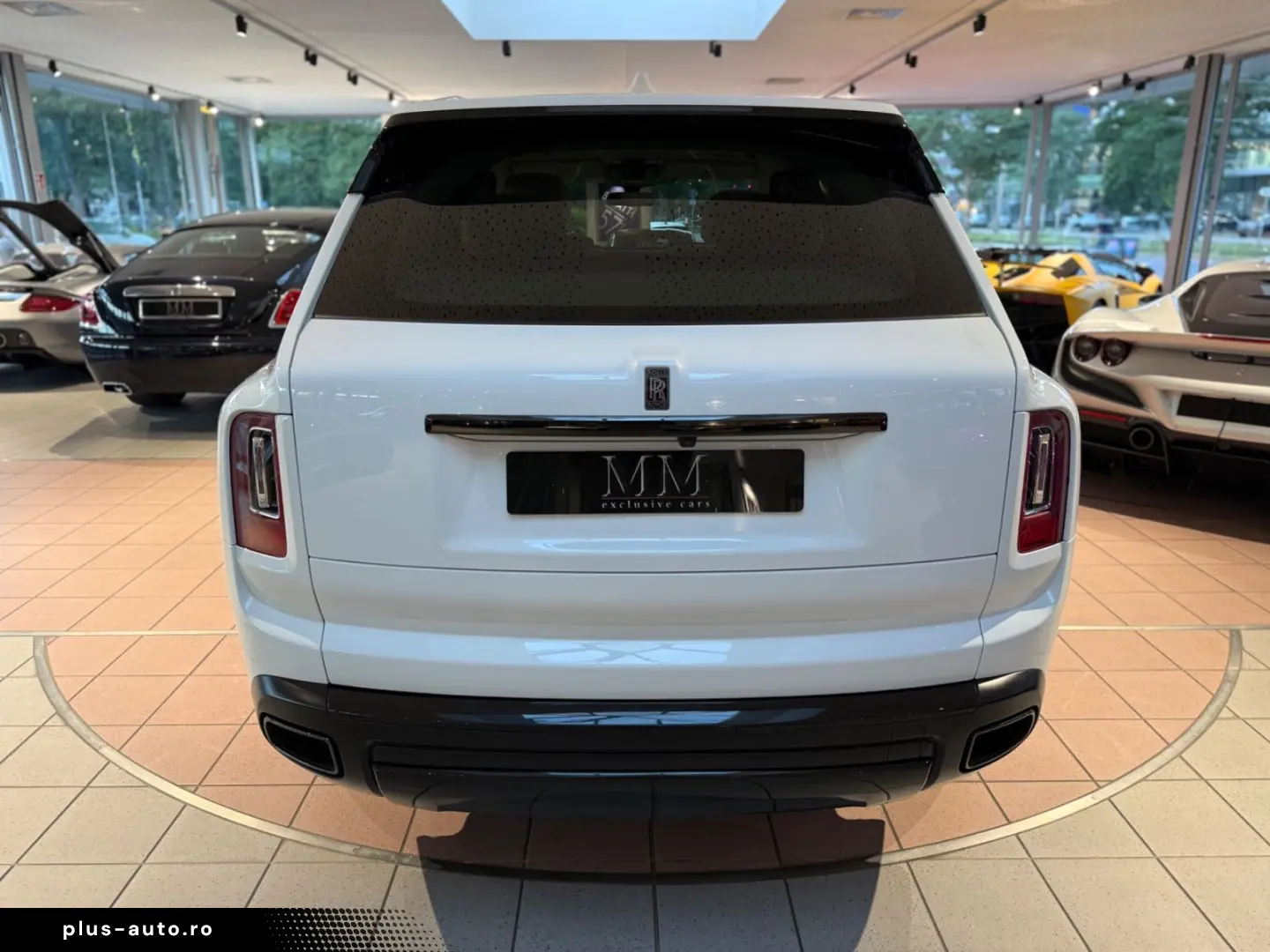 ROLLS ROYCE Cullinan Black Badge THEATRE STARS REFRIGERANT