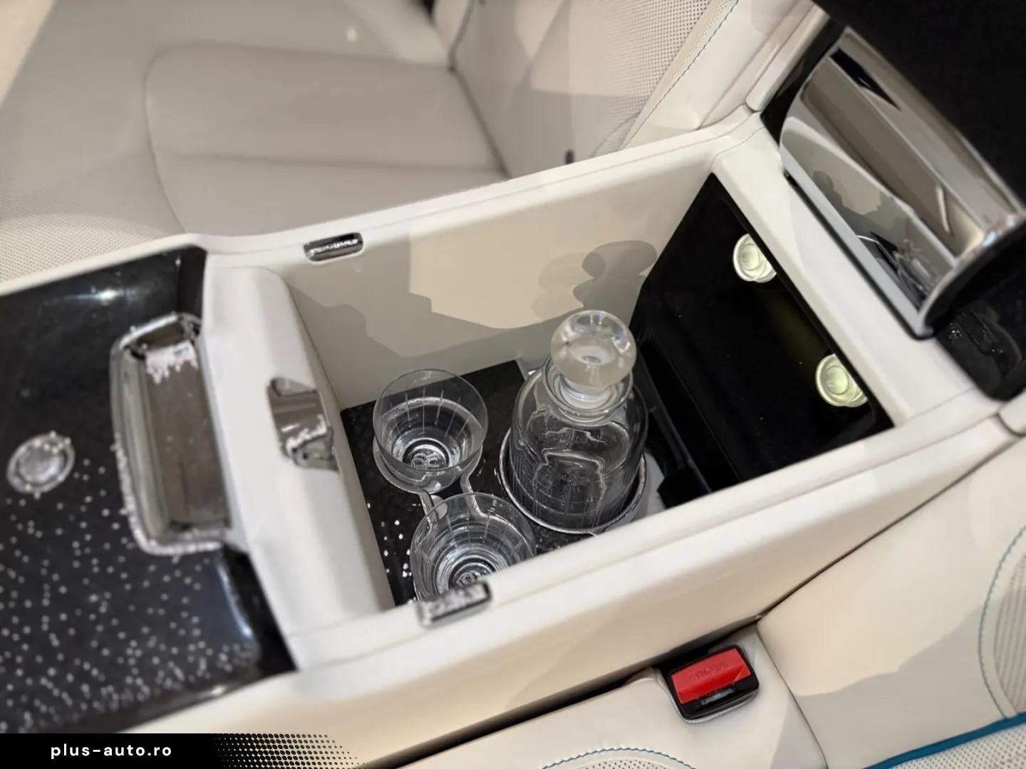 ROLLS ROYCE Cullinan Black Badge THEATRE STARS REFRIGERANT