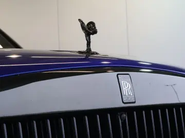 ROLLS ROYCE Cullinan 6.8 V12 Black Badge TV SKY MANDARIN 22
