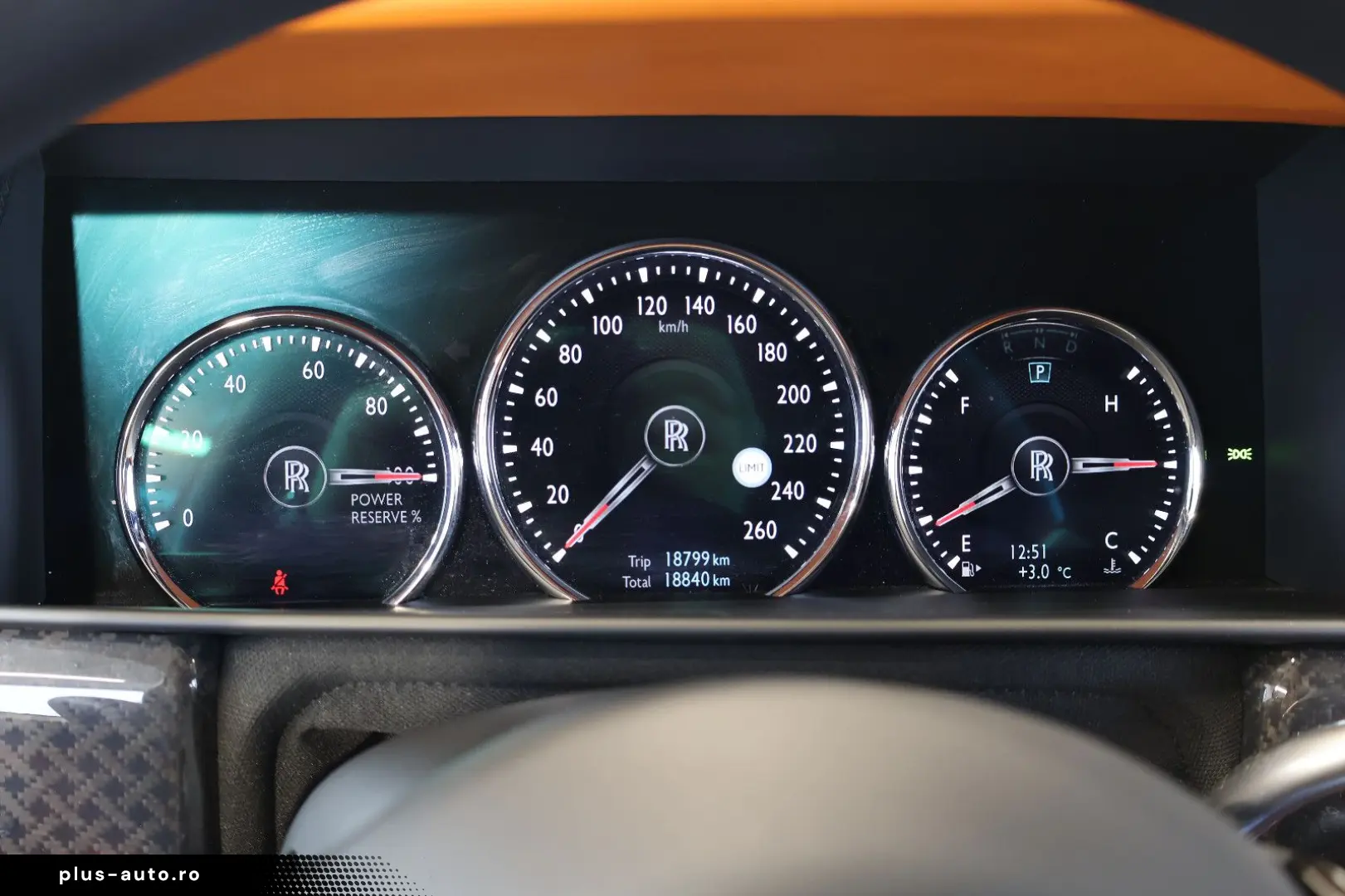 ROLLS ROYCE Cullinan 6.8 V12 Black Badge TV SKY MANDARIN 22