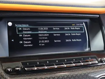 ROLLS ROYCE Cullinan 6.8 V12 Black Badge TV SKY MANDARIN 22