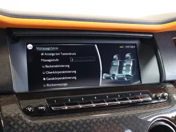 ROLLS ROYCE Cullinan 6.8 V12 Black Badge TV SKY MANDARIN 22