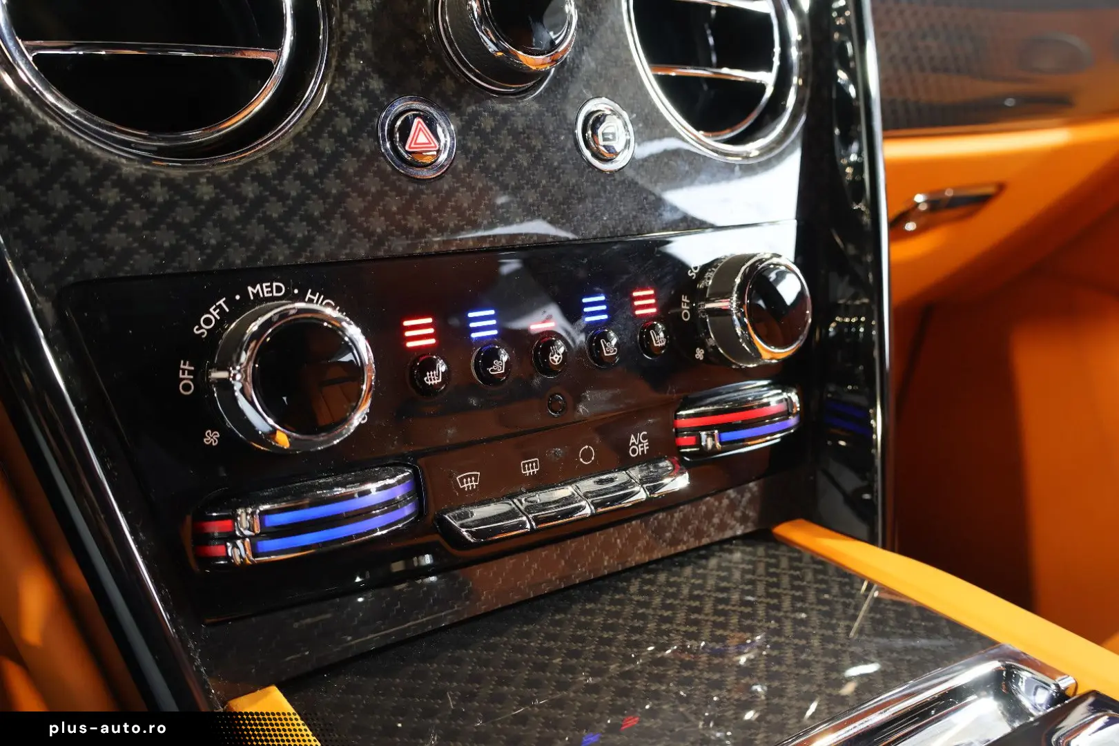 ROLLS ROYCE Cullinan 6.8 V12 Black Badge TV SKY MANDARIN 22