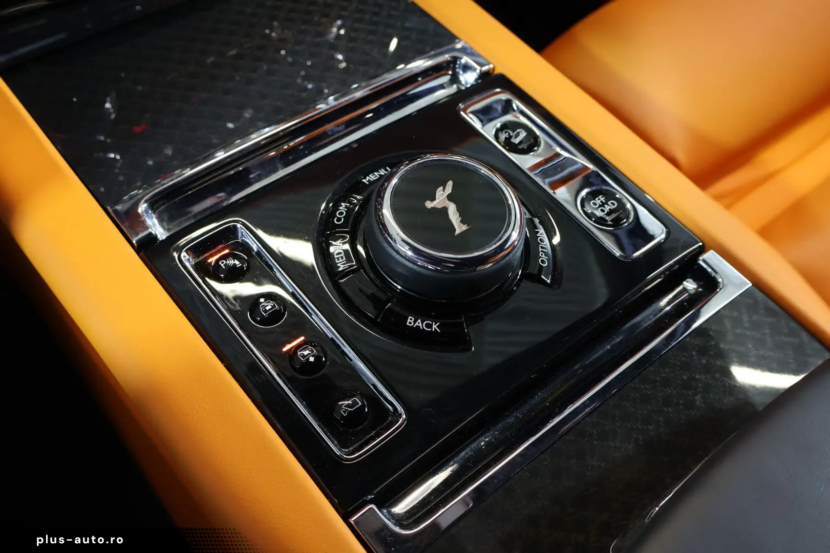 ROLLS ROYCE Cullinan 6.8 V12 Black Badge TV SKY MANDARIN 22