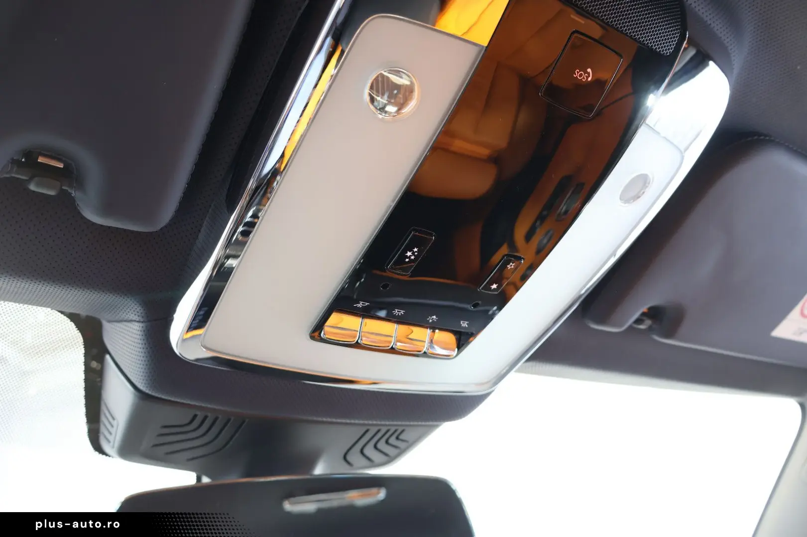 ROLLS ROYCE Cullinan 6.8 V12 Black Badge TV SKY MANDARIN 22