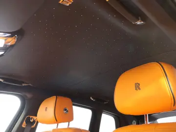 ROLLS ROYCE Cullinan 6.8 V12 Black Badge TV SKY MANDARIN 22
