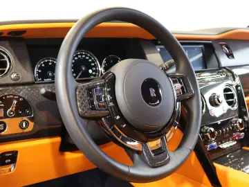 ROLLS ROYCE Cullinan 6.8 V12 Black Badge TV SKY MANDARIN 22