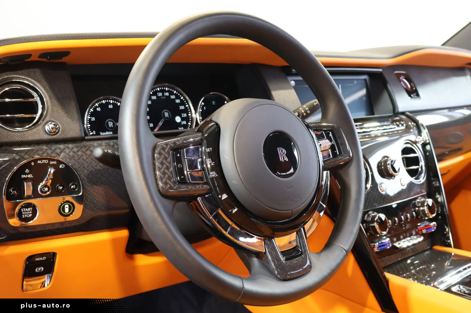 ROLLS ROYCE Cullinan 6.8 V12 Black Badge TV SKY MANDARIN 22
