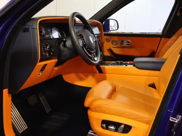 ROLLS ROYCE Cullinan 6.8 V12 Black Badge TV SKY MANDARIN 22