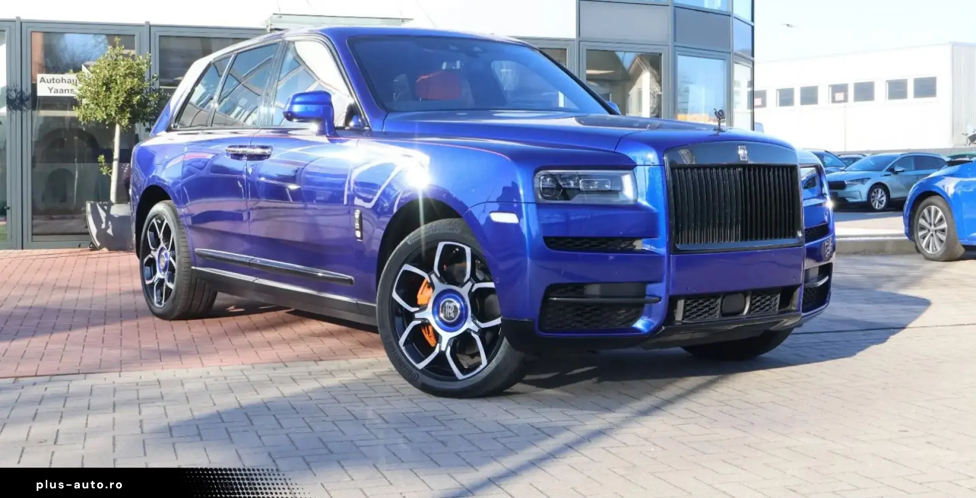 ROLLS ROYCE Cullinan 6.8 V12 Black Badge TV SKY MANDARIN 22