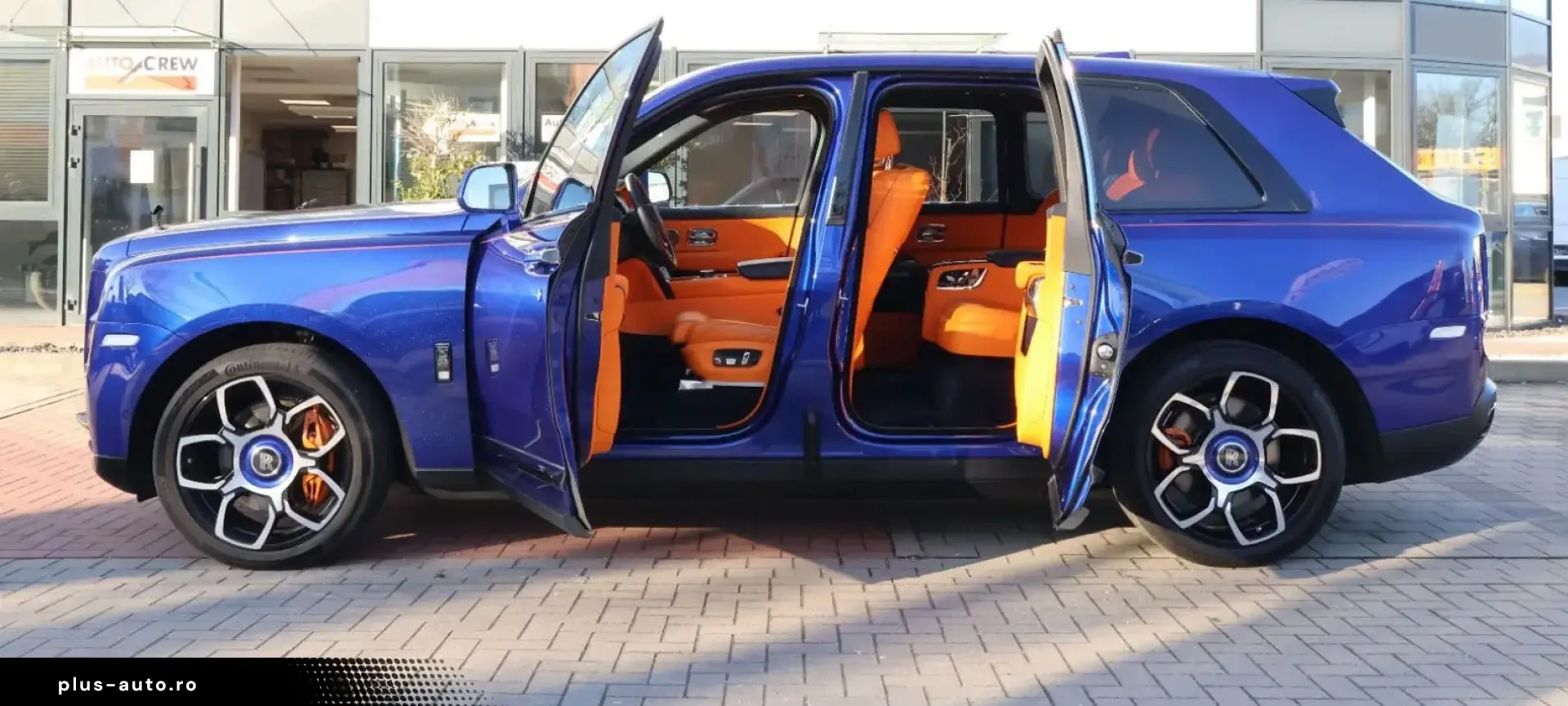 ROLLS ROYCE Cullinan 6.8 V12 Black Badge TV SKY MANDARIN 22
