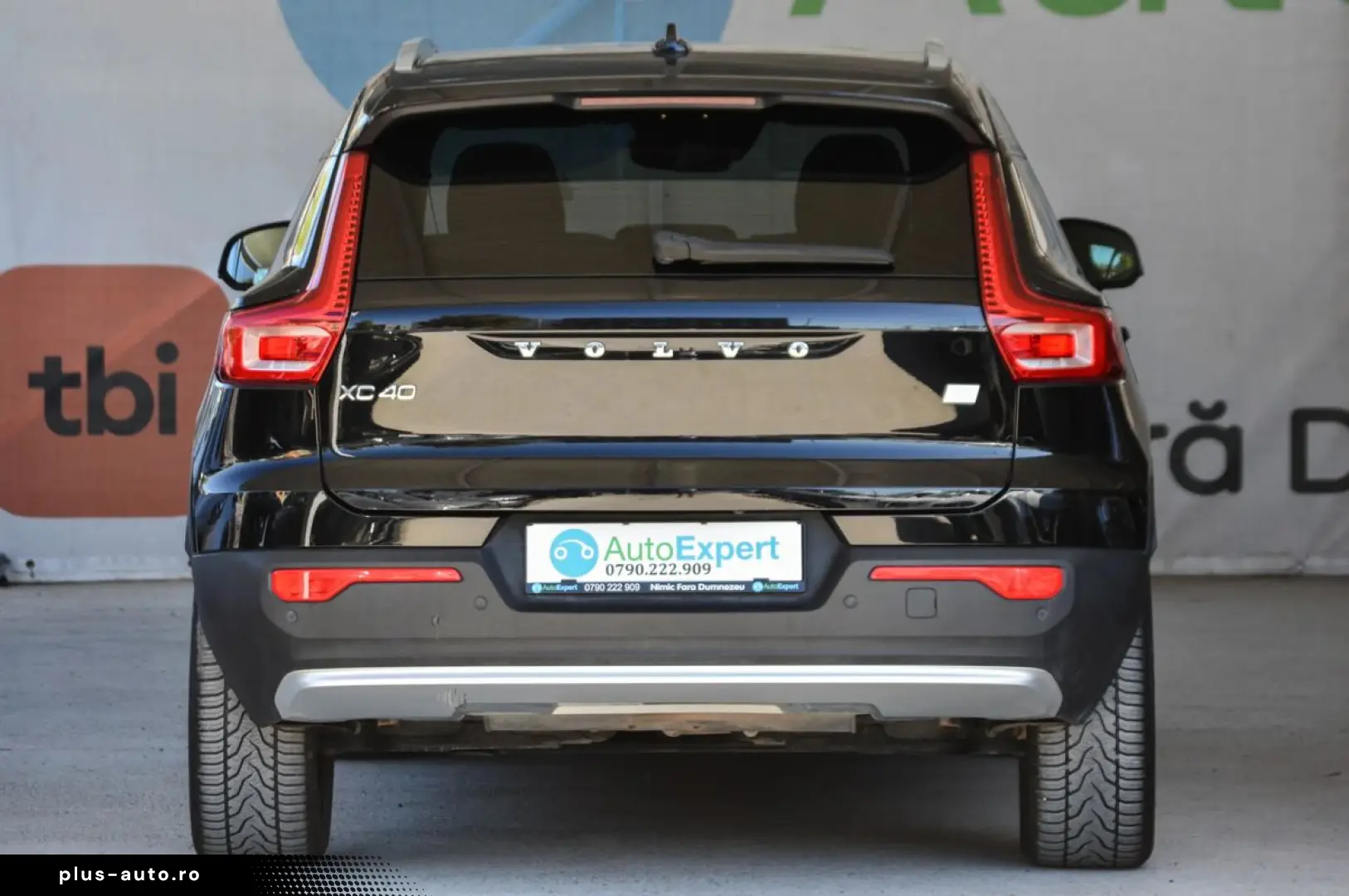 2022 Volvo XC-40 T4 Recharge Plug-in Hybrid Plus Dark   Rate