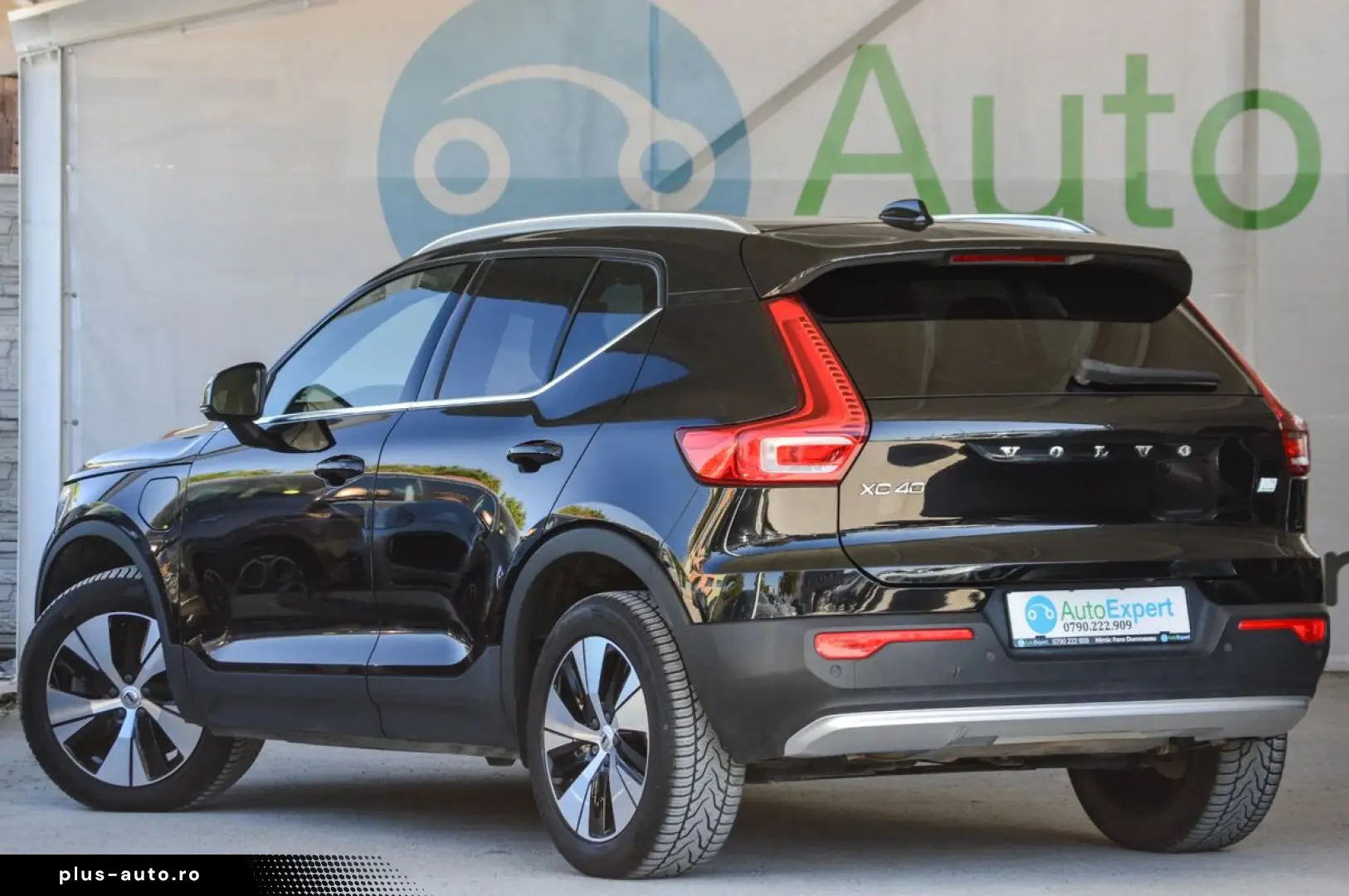 2022 Volvo XC-40 T4 Recharge Plug-in Hybrid Plus Dark   Rate