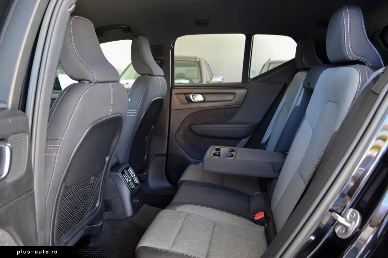 2022 Volvo XC-40 T4 Recharge Plug-in Hybrid Plus Dark   Rate