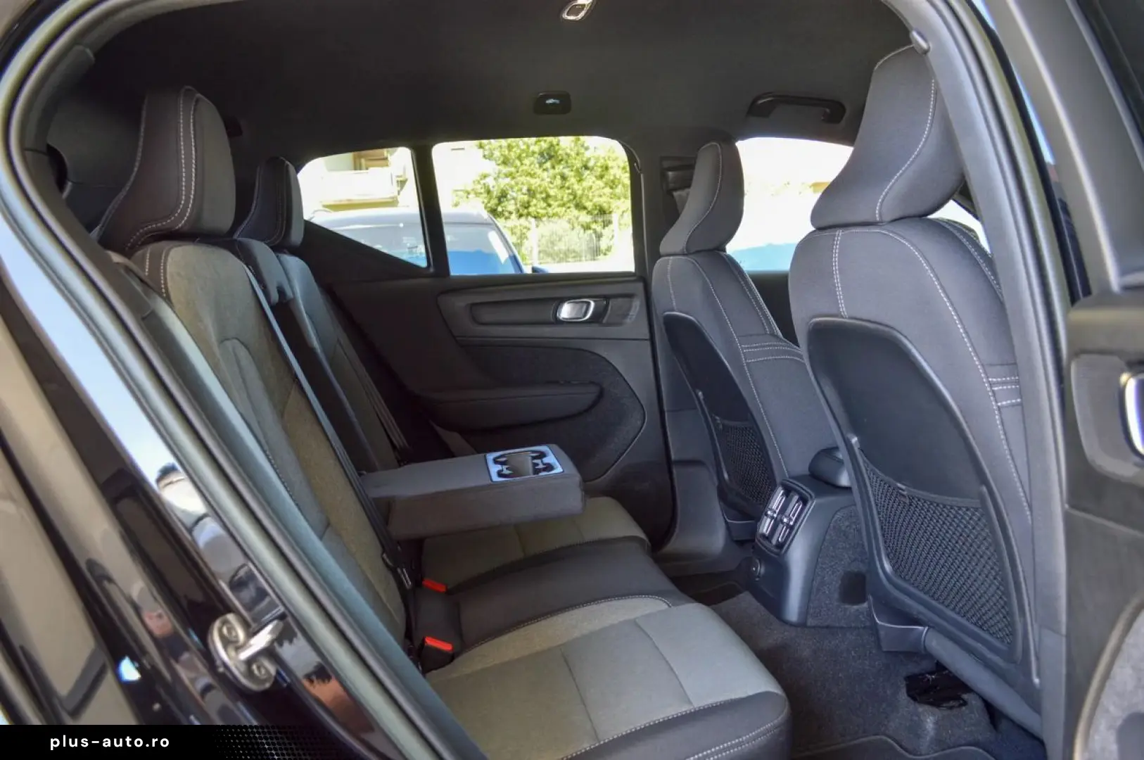 2022 Volvo XC-40 T4 Recharge Plug-in Hybrid Plus Dark   Rate