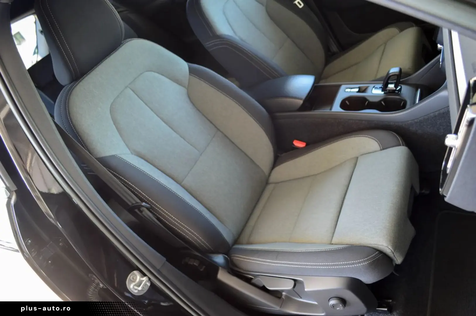 2022 Volvo XC-40 T4 Recharge Plug-in Hybrid Plus Dark   Rate