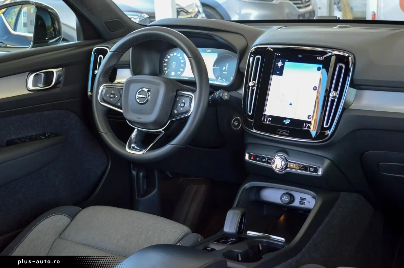 2022 Volvo XC-40 T4 Recharge Plug-in Hybrid Plus Dark   Rate