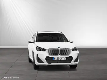 BMW iX1 xDrive30 M Sport AHK Pano Head-Up H K