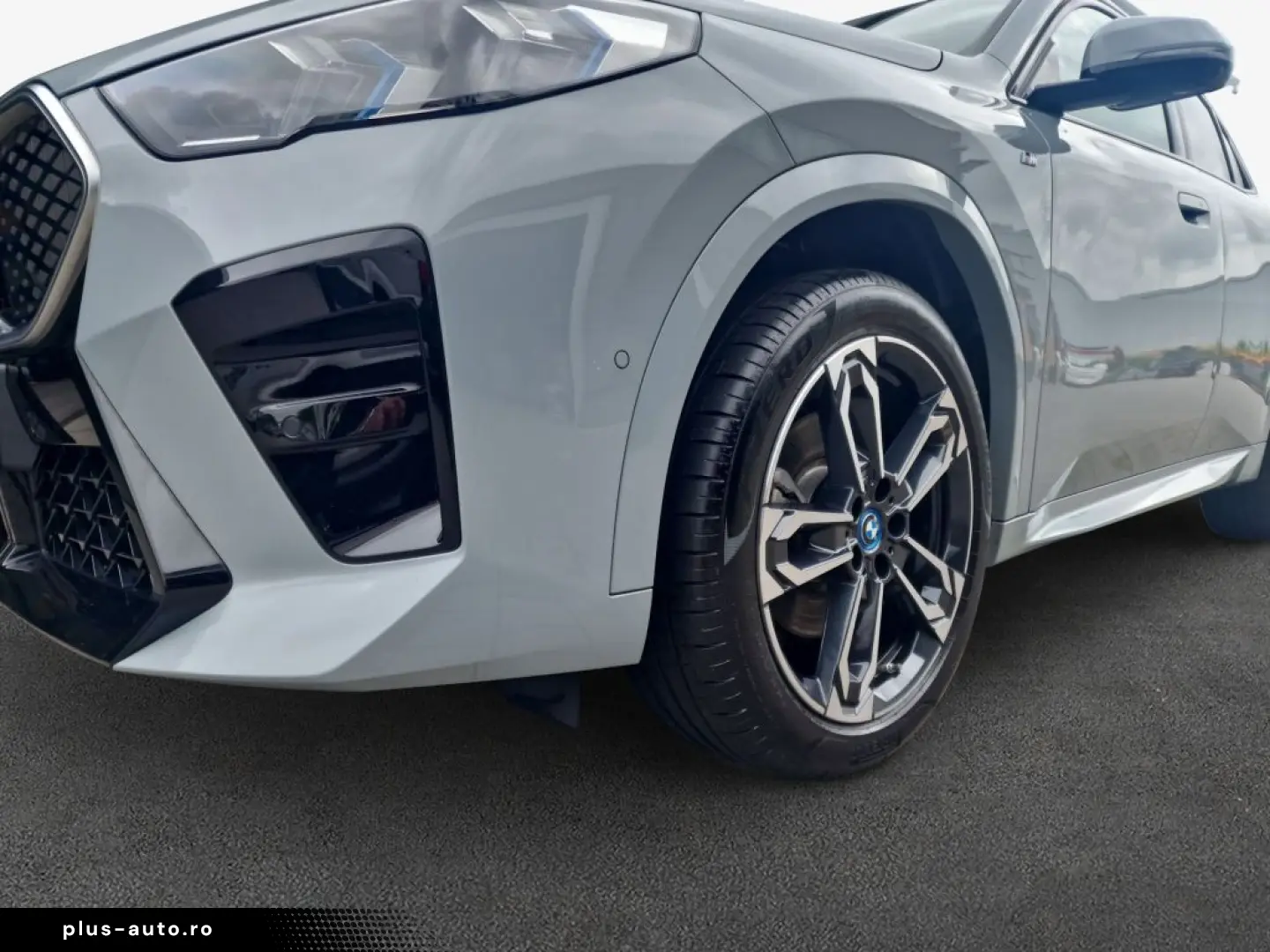 BMW iX2 xDrive30 xDrive M Sport  HUD