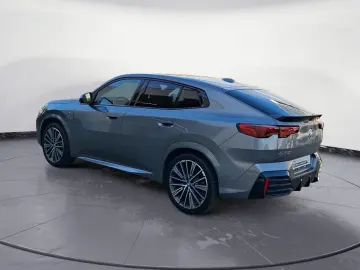 BMW iX2 xDrive30 M Sport iconic Glow Akustikglas 20'