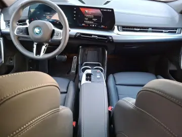 BMW iX2 xDrive30 M Sport iconic Glow Akustikglas 20'