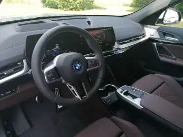 BMW iX2 xDrive30 M SPORT ICONIC GLOW H K 360GRAD MEM