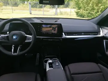 BMW iX2 xDrive30 M SPORT ICONIC GLOW H K 360GRAD MEM