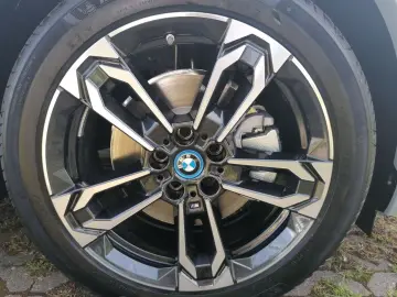 BMW iX2 xDrive30 M SPORT ICONIC GLOW H K 360GRAD MEM