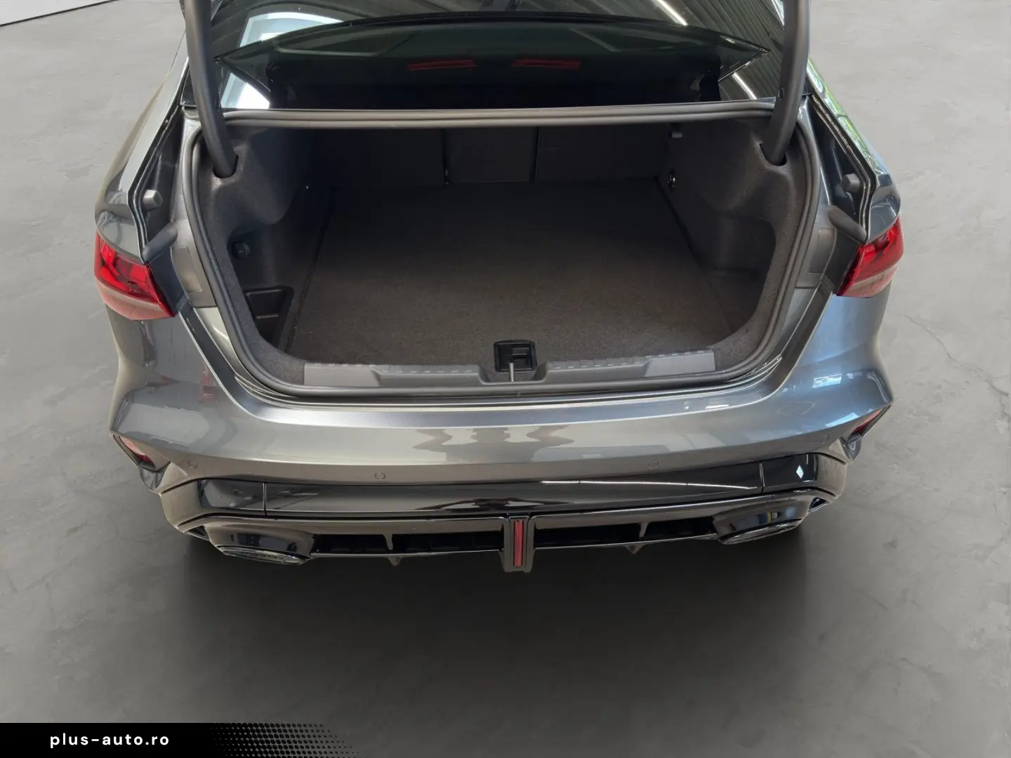 AUDI RS3 Limousine 2.5 TFSI Quattro Matrix HuD Pano Sonos