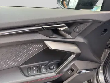 AUDI RS3 Limousine 2.5 TFSI Quattro Matrix HuD Pano Sonos