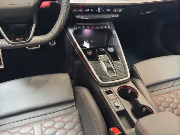 AUDI RS3 Limousine 2.5 TFSI Quattro Matrix HuD Pano Sonos