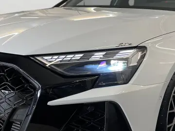 AUDI RS3 Limousine 2.5 TFSI Quattro HuD Pano Sonos