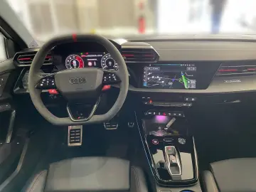 AUDI RS3 Limousine 2.5 TFSI Quattro HuD Pano Sonos