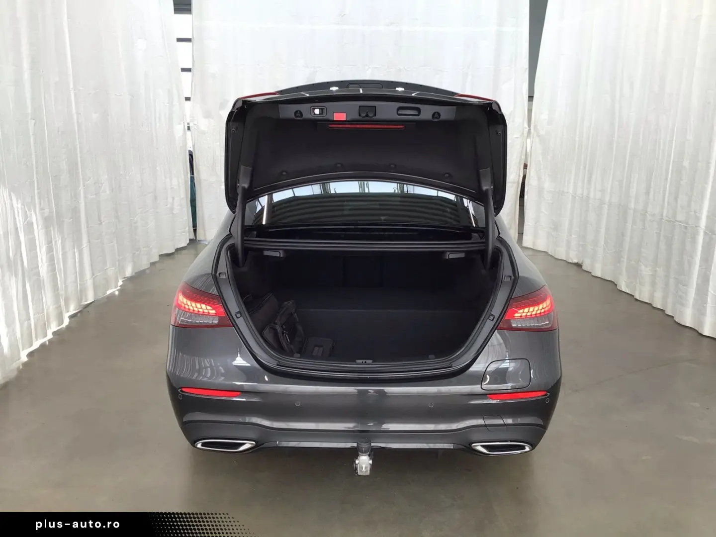 MERCEDES-BENZ E 300 de AMG AVA NIGHT AHK BURMESTER TOTWINKEL