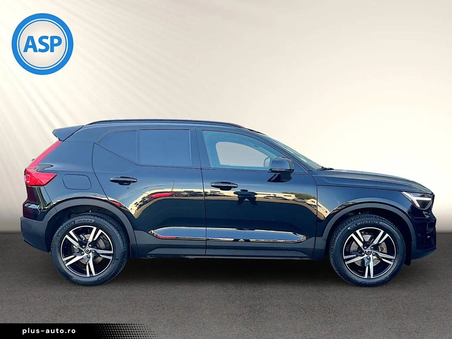 VOLVO XC40 B3  Dark