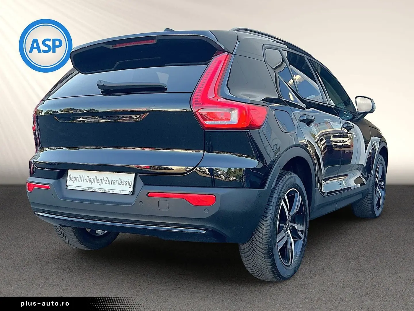 VOLVO XC40 B3  Dark