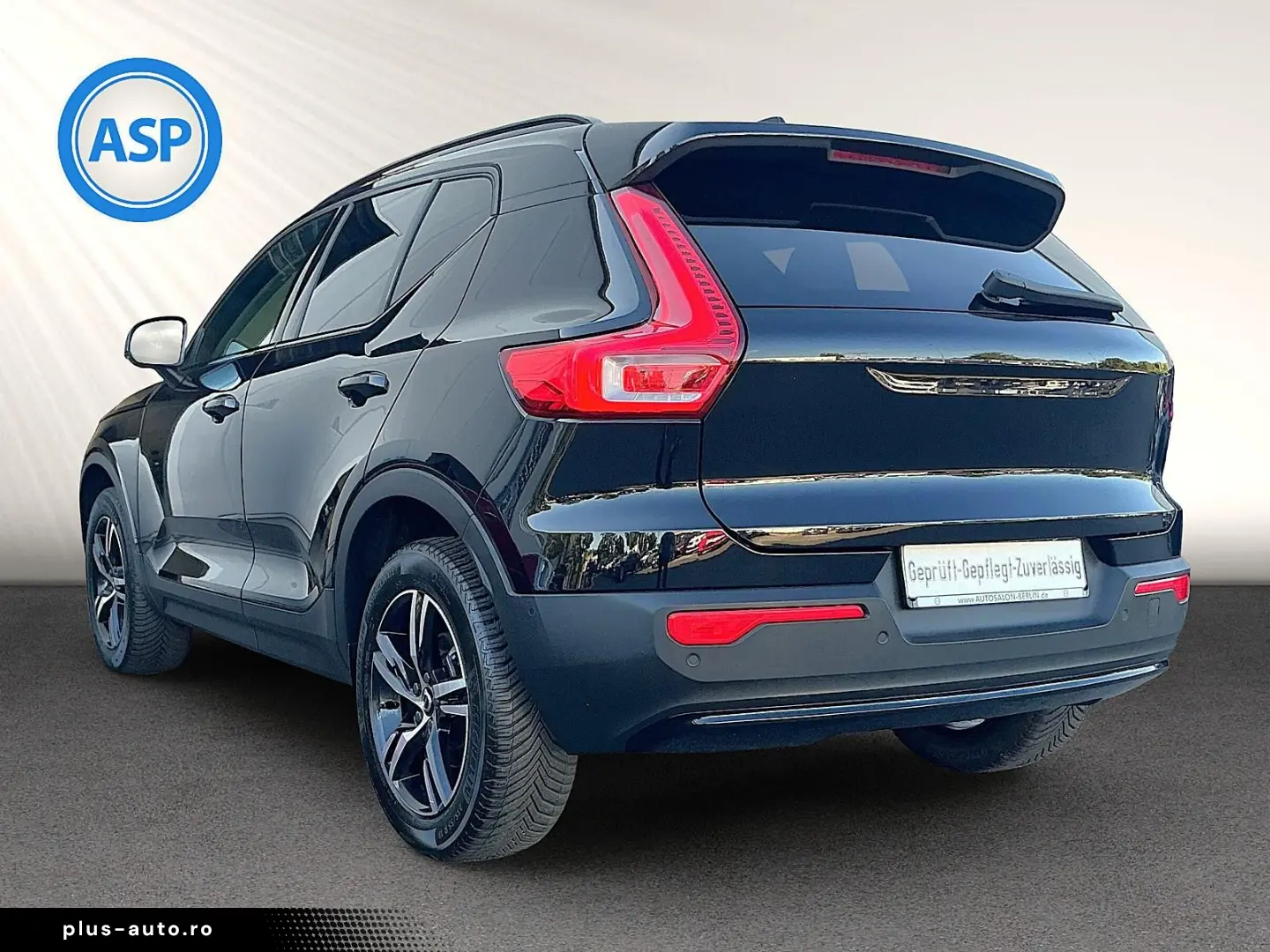 VOLVO XC40 B3  Dark