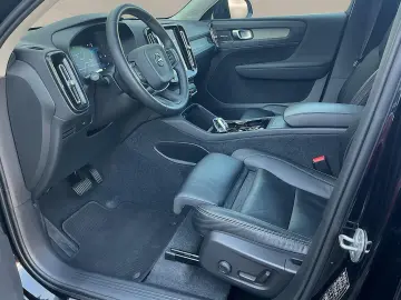 VOLVO XC40 B3  Dark
