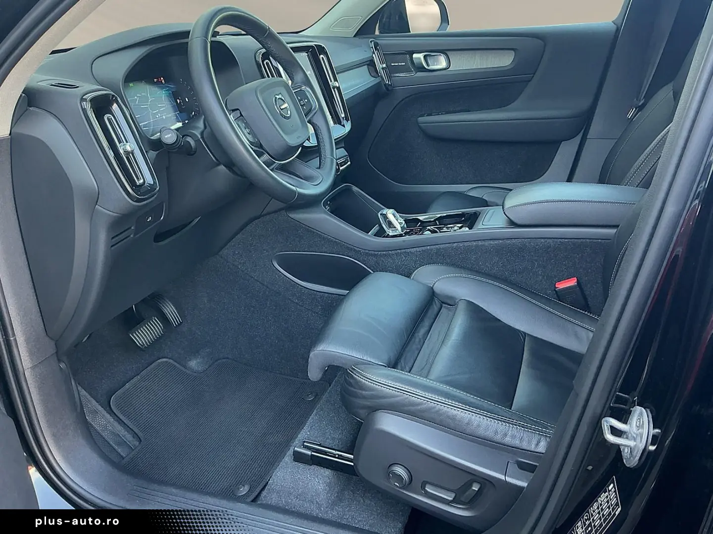 VOLVO XC40 B3  Dark